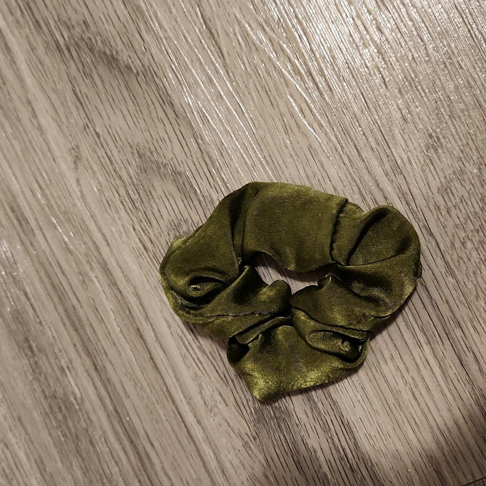 🐻 Hair Scrunchie